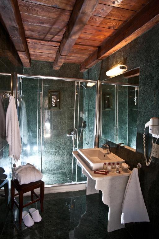 Hotel Mavromichalai Liménion Habitación foto