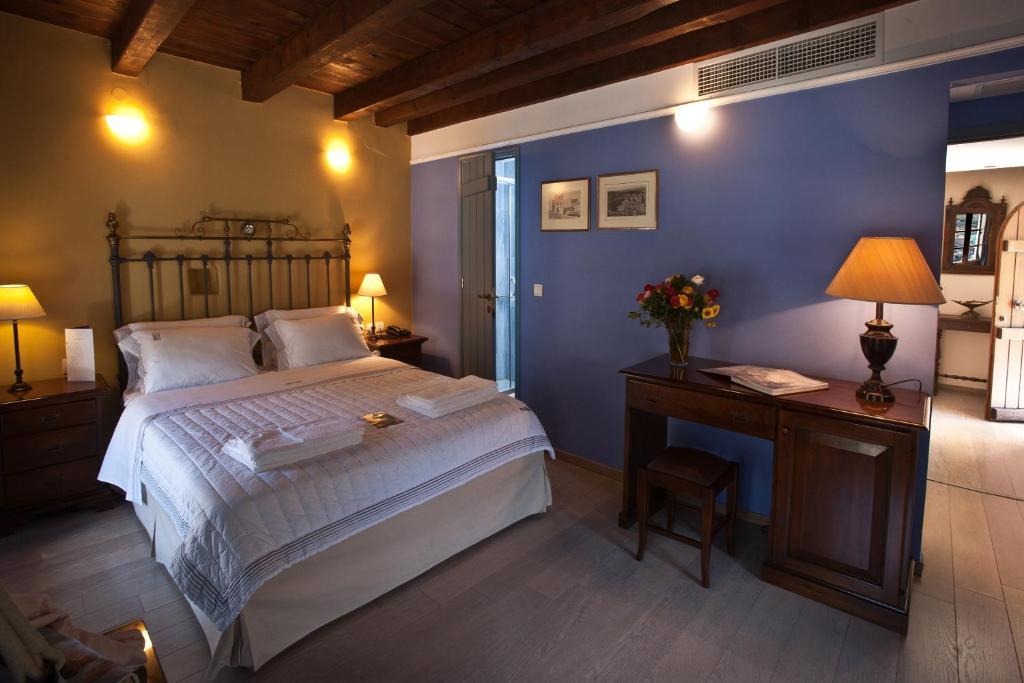 Hotel Mavromichalai Liménion Habitación foto