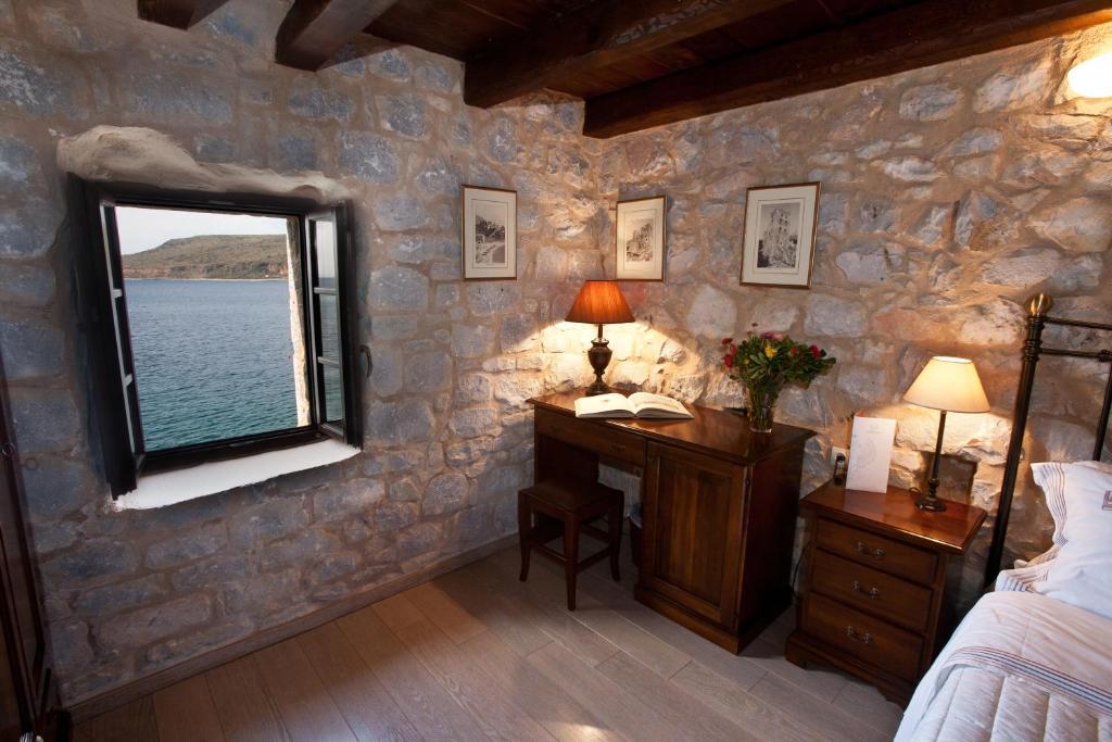 Hotel Mavromichalai Liménion Habitación foto